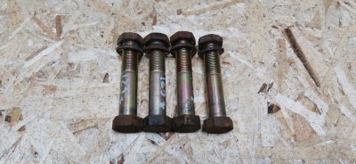 Болты задней подвески Mercedes w123 1980 Седан