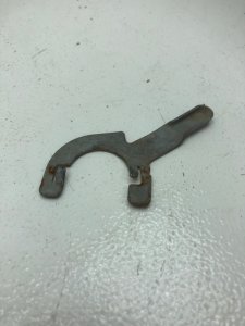 Крепление замка двери Audi A4 B5