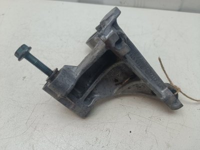 Кронштейн насоса гур Volkswagen Passat B4