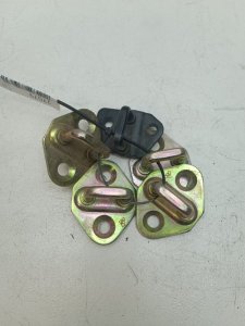 Ответная часть замка (петля) Geely MK Cross