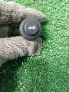 Кнопка открывания багажника лада 21102 2001 2110