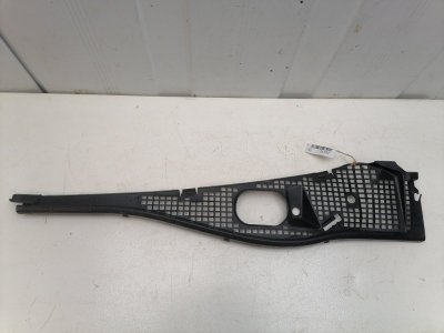 Решетка под лобовое стекло Lada Largus 2020