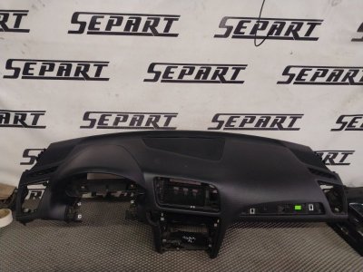 Торпедо Audi Q5 2010 8R