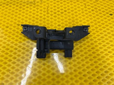 Кронштейн крепления подлокотника Volkswagen Touareg 2003 7L6