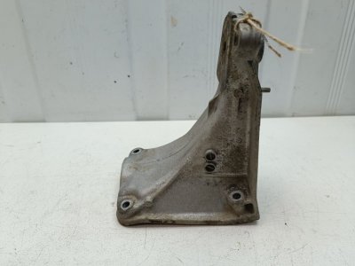 Кронштейн двигателя Volkswagen Passat B4