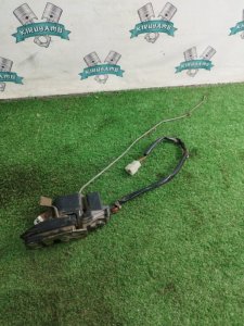 Замок боковой двери Mazda Capella 1998