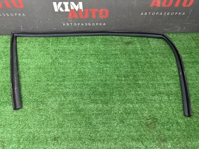 Уплотнитель стекла направляющий Kia Rio 4 2018
