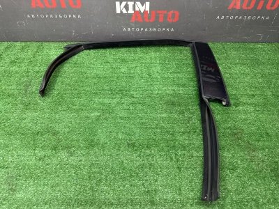 Уплотнитель стекла направляющий Ford Focus 3