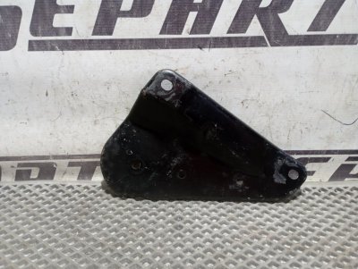 Кронштейн подрамника Audi A4 2012 B8