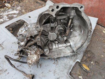 МКПП Nissan Primera 1990