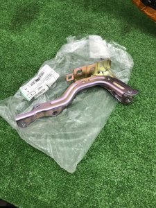 Петля капота