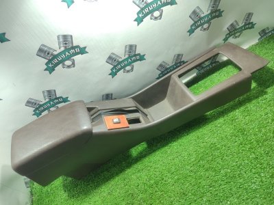 Консоль между сидений Toyota Carina 1989 st170