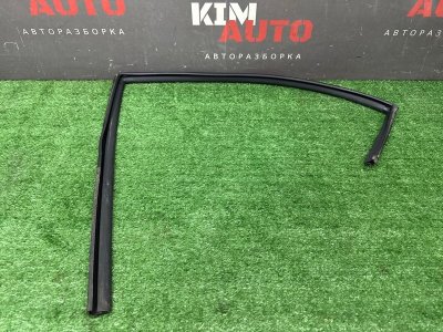 Уплотнитель стекла направляющий Kia Rio 4 2018