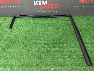 Уплотнитель стекла направляющий Kia Rio 4 2018