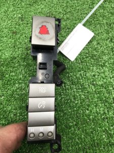 Кнопка аварийной сигнализации Toyota Estima 2008 ACR50W