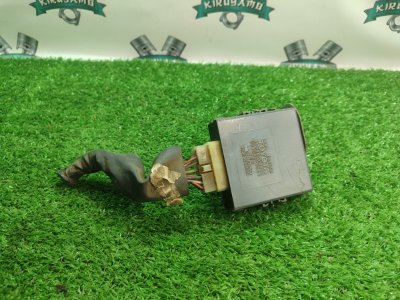 Блок управления дверьми Toyota Carina 1989 st170