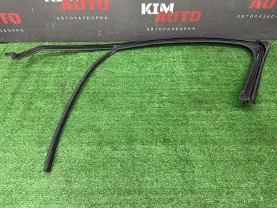 Уплотнитель стекла направляющий Citroen C 4