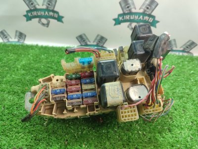 Блок предохранителей Toyota Carina 1989 st170