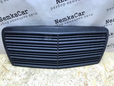 Решетка радиатора Mercedes W124 1993 E320