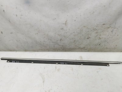 Молдинг стекла Volkswagen Jetta 2008