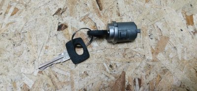 Личинка замка зажигания Mercedes W123 1980