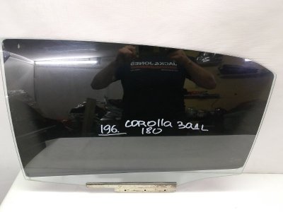 Стекло двери Toyota Corolla 2014