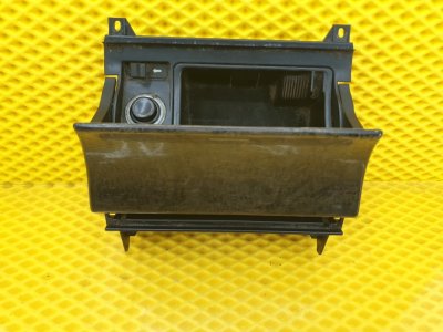 Пепельница Mercedes-Benz E-Class 15.04.1998 W210