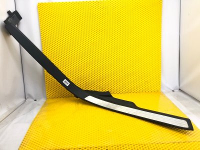 Накладка порога внутренняя правая Volkswagen Phaeton 2005 3D2