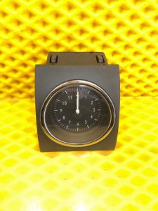 Часы Volkswagen Phaeton 2005 3D2