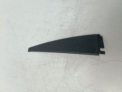 Уголок двери Лада Калина