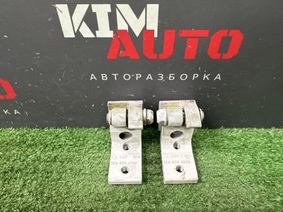 Петли двери Skoda Octavia A5