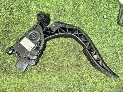 Педаль газа AUDI A4 2011 B8
