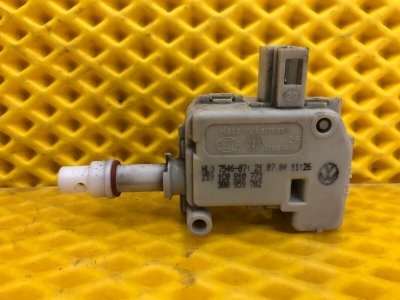 Активатор лючка бензобака Volkswagen Phaeton 2005 3D2