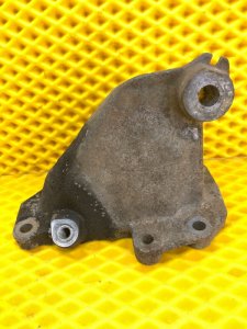 Кронштейн двигателя левый (опора) Mercedes-Benz E-Class 15.04.1998 W210