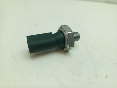 Датчик давления масла Volkswagen Golf