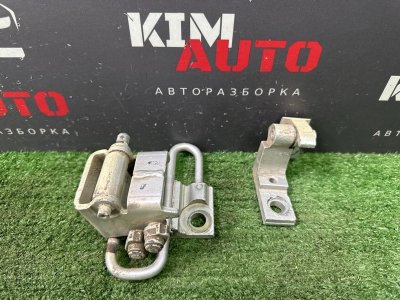 Петли двери Skoda Octavia A4