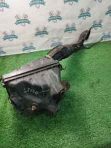 Корпус воздушного фильтра Toyota Carina 1989 st170