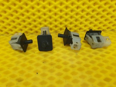 Концевик двери Mercedes-Benz E-Class 15.04.1998 W210