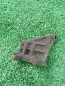 Кронштейн коробки передач Toyota Carina 1989 st170