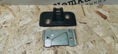 Скоба замка багажника Mercedes W124 1993 E320