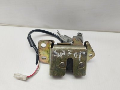 Замок крышки багажника Toyota Corolla Spacio AE111