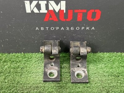 Петли двери Skoda Octavia A5