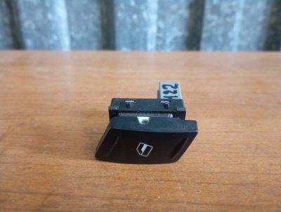 Кнопка стеклоподъемника Skoda YETI 2011 5L