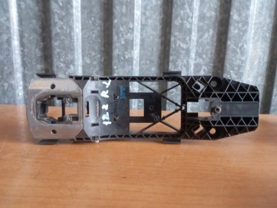 Кронштейн ручки двери Skoda YETI 2011 5L