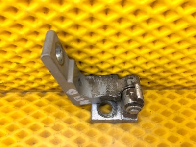 Петля двери передней правая верхняя Volkswagen Touareg 2003 7L6