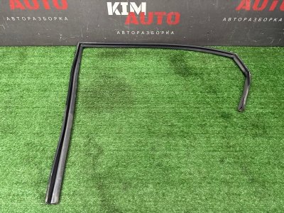 Уплотнитель стекла направляющий Hyundai Solaris 1 2013 RB