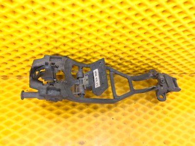 Кронштейн ручки двери задней левой Volkswagen Touareg 2003 7L6