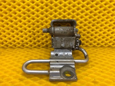 Петля двери задней левая нижняя Volkswagen Touareg 2003 7L6