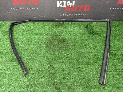 Уплотнитель стекла направляющий Hyundai Solaris 1 2013 RB