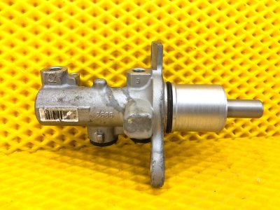 Главный тормозной цилиндр Volkswagen Phaeton 2005 3D2